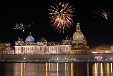 Feuerwerk in Dresden &copy; Alexander Erdbeer-stock.adobe.com