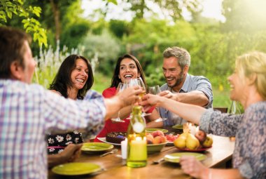 Essen im Grünen © jackfrog-fotolia.com