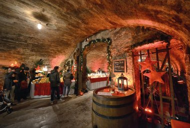 Mosel-Wein-Nachts-Markt Keller Zunftscheune &copy; Chris Marmann
