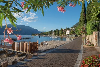 Spazierweg am Gardaseeufer Malcesine © SusaZoom - stock.adobe.com