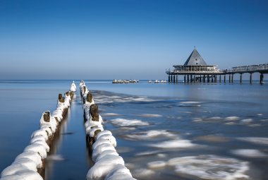 Seebrücke Heringsdorf im Winter &copy; Katja Xenikis-stock.adobe.com
