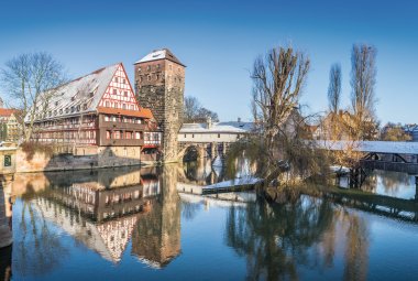 Weinstadel und Henkersburg in Nürnberg © powell83 - stock.adobe.com