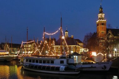 Weihnachtsmarkt achter 'd Waag in Leer &copy; www.ostfriesland.de 