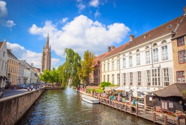 Gracht in Brügge © Olena Z - stock.adobe.com