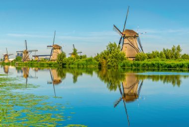 Windmühlen in Kinderdijk © dudlajzov - stock.adobe.com