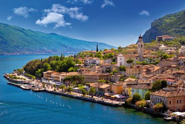 Blick auf Limone sul Garda  © xbrchx - stock.adobe.com