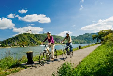 Radfahrer auf dem Rheinradweg &copy; rlp-tourismus/Dominik Ketz