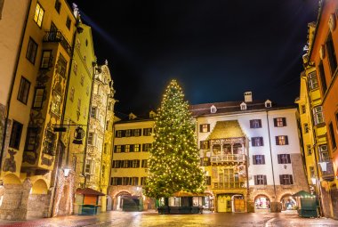 Goldenes Dachl zur Weihnachtszeit &copy; Leonid Andronov - stock.adobe.com