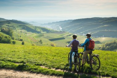 Fahrradfahrer im Kaiserstuhl &copy; DZT/Francesco Carivillano