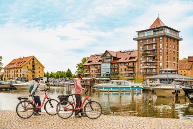 Radlerpause im Stadthafen Neustrelitz © TMV/Tiemann