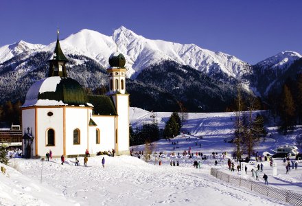 Seefelder Seekirche im Winter